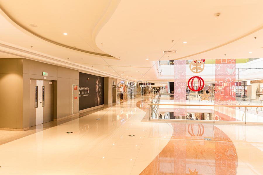 kính cường lực trong trung tâm thương mại